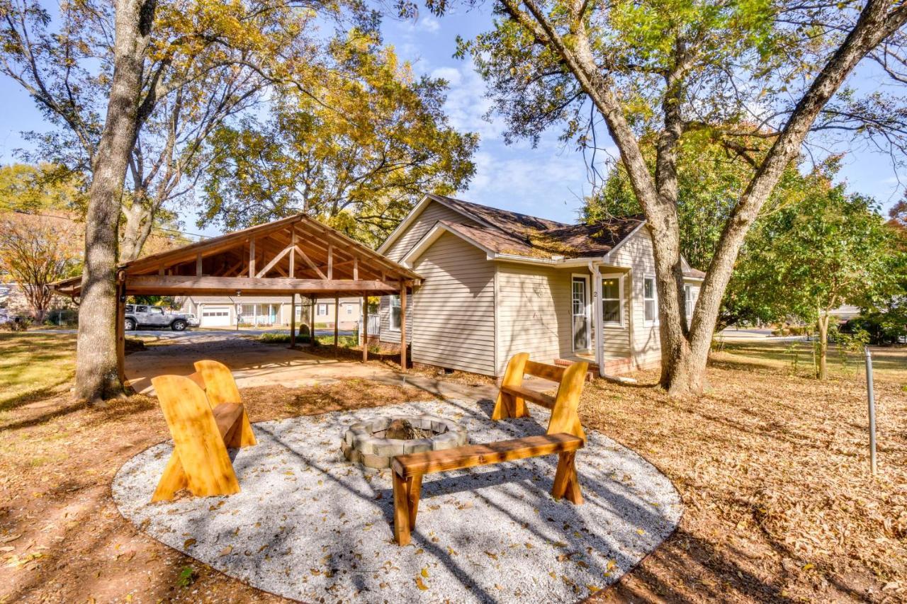 Tranquil Travelers Rest Home With Fire Pit! Exterior photo